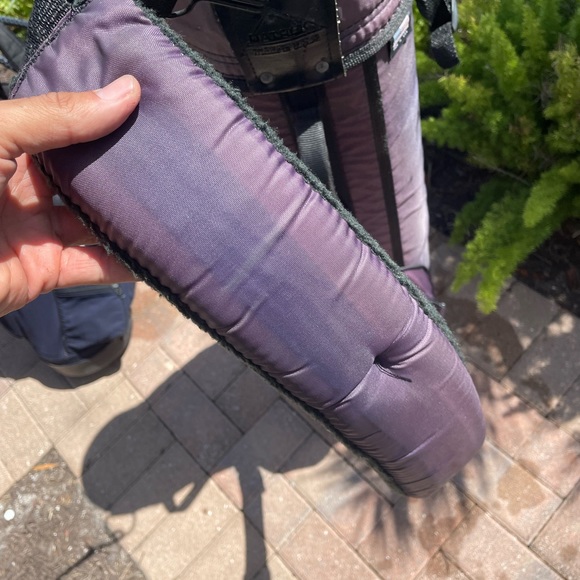 Ladies Golf Cart Bag
With shoulder strap and accessories pouch . - Picture 7 of 15